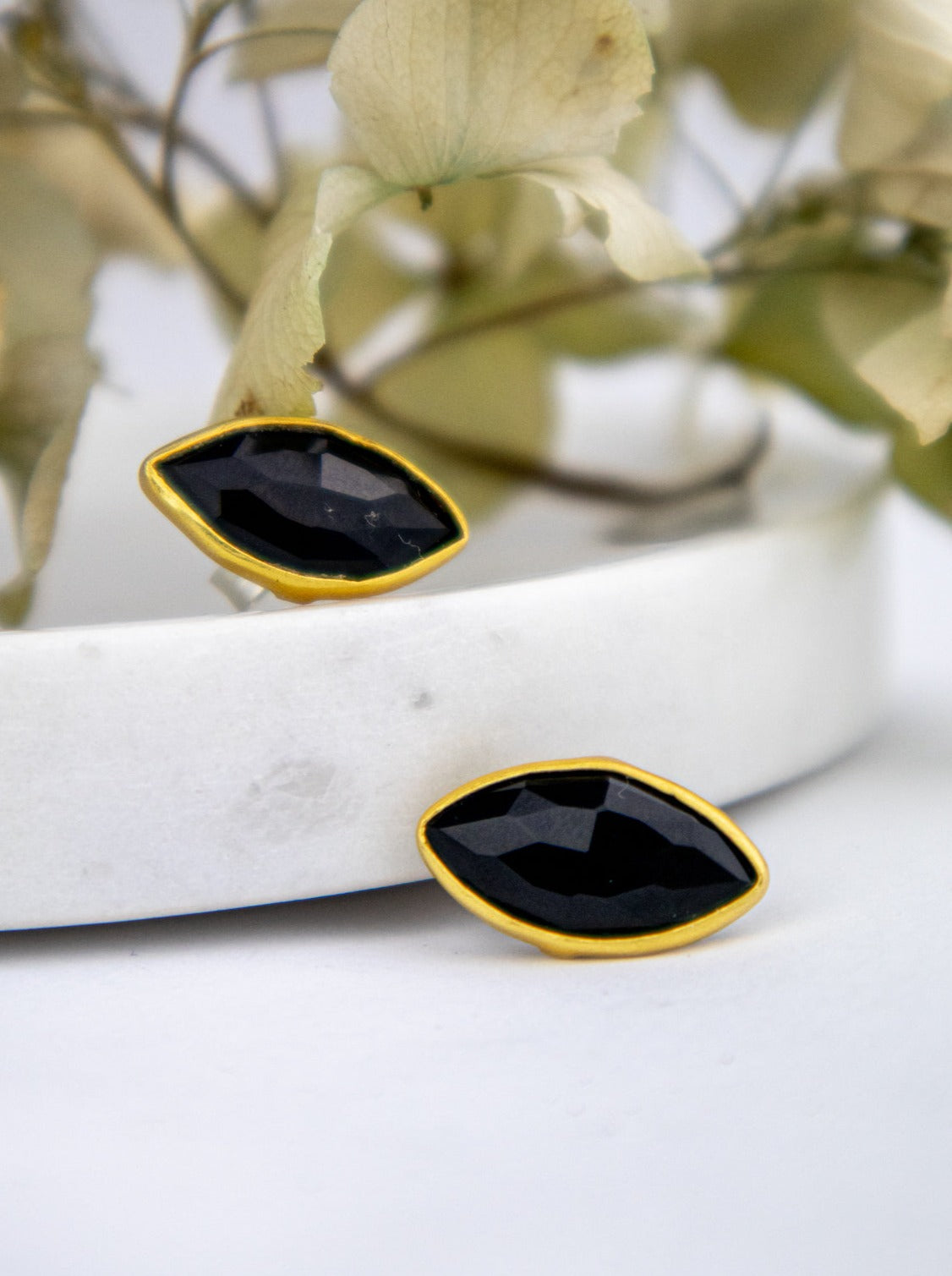 Mila Leaf Earrings